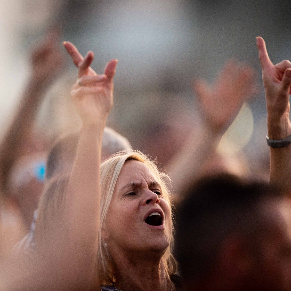 DoncasterRaces's tweet photo. There'll be no 𝗦𝘂𝗺𝗺𝗲𝗿𝘁𝗶𝗺𝗲 𝗦𝗮𝗱𝗻𝗲𝘀𝘀 this June as @ChrisMoyles hits the stage to deliver all your favourite anthems on Town Moor💃

Buy before prices rise at 23:59 tonight 📈

Buy now from £5 ➡️ https://t.co/r4oVSr1Z8L

#DoncasterRaces | #ChampionOccasions | #DONSA https://t.co/C7k54JgPNv