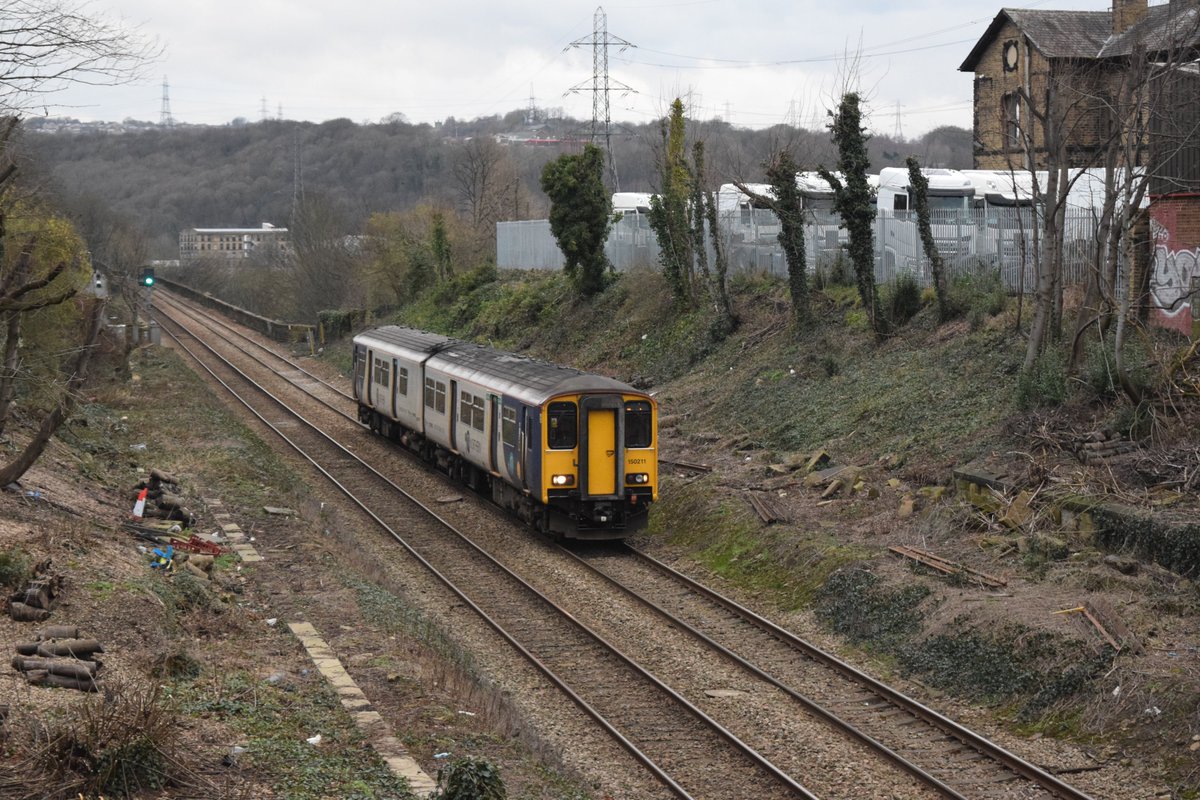 #brel150211 is snapped approaching Brighouse on the 8th of January this year... The surroundings really do make the 150s look rather diminuitive!

@northernassist #class150 #brighouse #westyorkshire