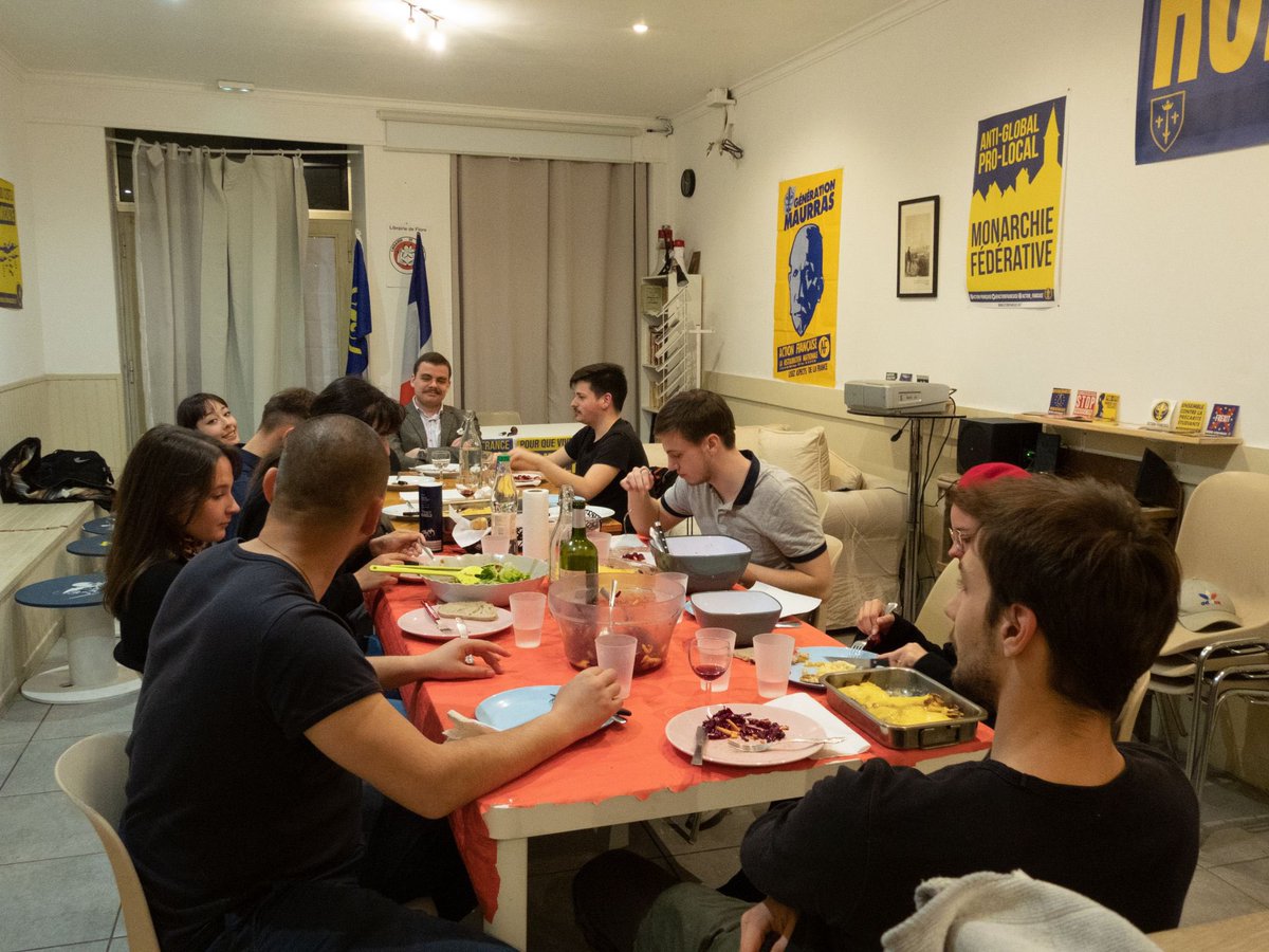 ⚜️ WEEK-END COHÉSION ENTRE LES SECTIONS LYONNAISE ET CLERMONTOISE⚜️

Ce week-end, les militants de l’Action française de Lyon et Clermont ferrand ont raffermi leur liens de camaraderie au fil de plusieurs activités de militantisme et de cohésion.