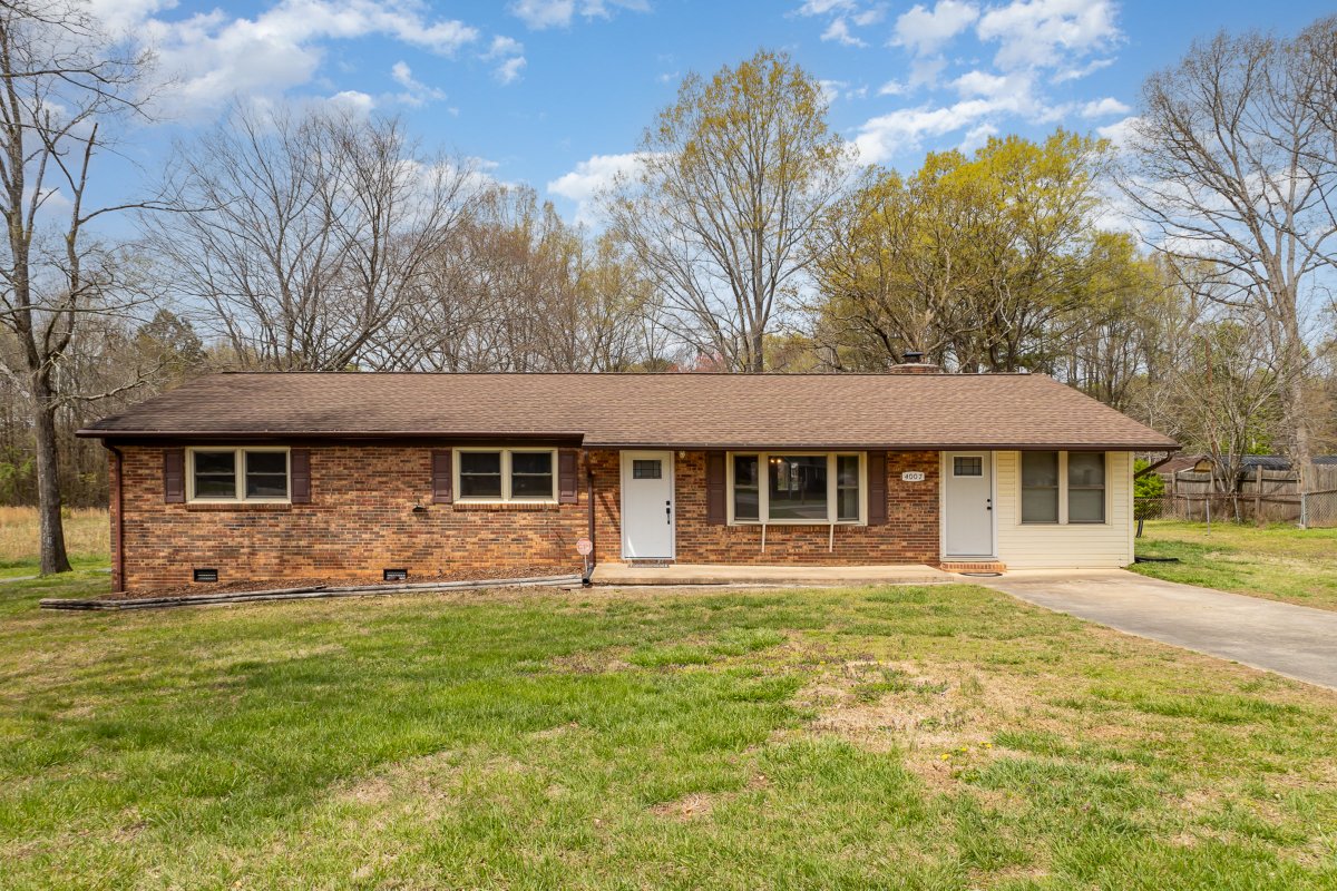 Gastonia Home for Sale Low rate. Zero hassles!
•• For an exclusive showing and/or extra information, DM or CALL us at 980-447-5186 today •• We can do a video showing or an in person showing. NO cost and NO obligation. This is a free service.