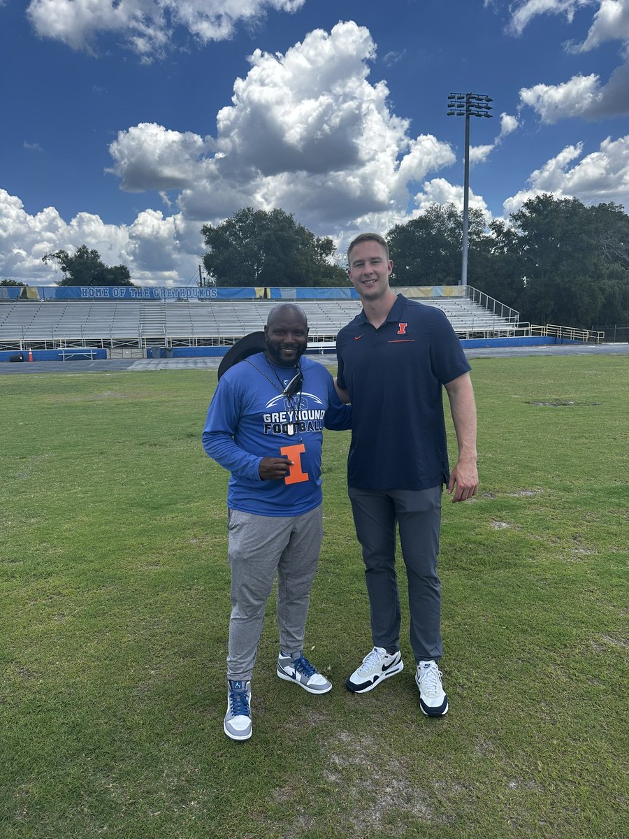 Special thanks to @artursitkowski4 from the University of Illinois for stopping by today to check out my 2026 Quarterback @BreylonSanchez and Athletes @rwndel @SevCroom @BThelemaque7 @Amari41220231 @TommyCatchesEm . They coming to recruit @LymanFootball24! #FinishWhatYouStarted