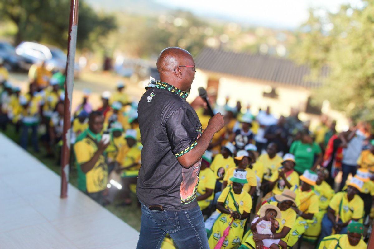 Provincial Secretary Reuben Madadzhe addressing an engagement session in Bungeni Village earlier today. The PS was accompanied by PWC Member Dr. Phophi Ramathuba, Vhembe Chairperson Tshitereke Matibe and ANCYL Tonny Racheone 
#LetsDoMoreTogether 
#VoteANC