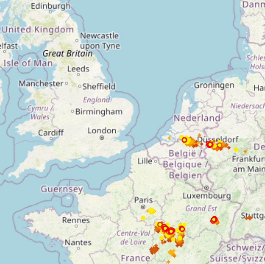 And so it begins. #thunderstorms now breaking out over the channel including supercell thunderstorms. #weatherwarning will come into force at 11 pm although its a little later now than forecast