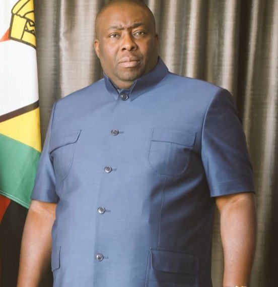 In the back of his @INFODESKMID mind he thinks of threats from the Mountain of Darwin Cde Saviour @Hon_Kasukuwere Both Comrades were highly highly trained. We want politics of ballot🗳 not blood! Kasukuwere is loved in the political circles and its a fact. No to marginalization!