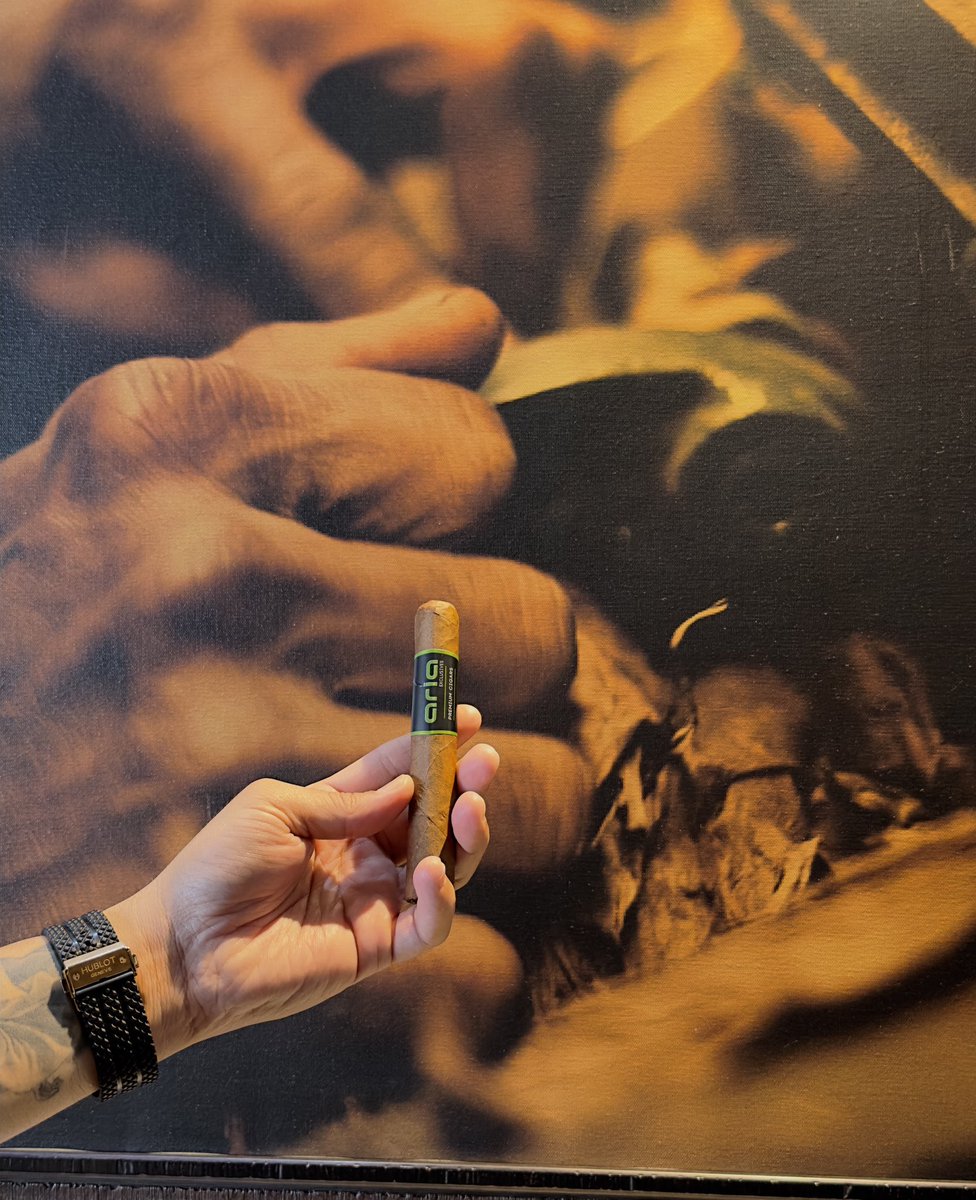 3 letters “ART”

🍂

#tabaco #tabacaleras #smokers #usa #RepublicaDominicana #cigars #cigarros #humos #buenoshumos #tabacaleras #cigarros 

Ariaexclusives.com