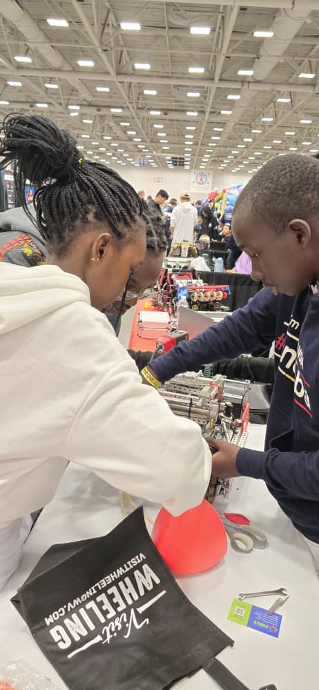 BREAKING: A live feed of the parade of nations. Watch the teenagers from @YoungEngneersUG Who are representing Uganda at the #VexWorlds Robotics Championship in Dallas Texas. vexworlds.tv/#/viewer/broad… @RugyendoQuotes @BumbaJimex