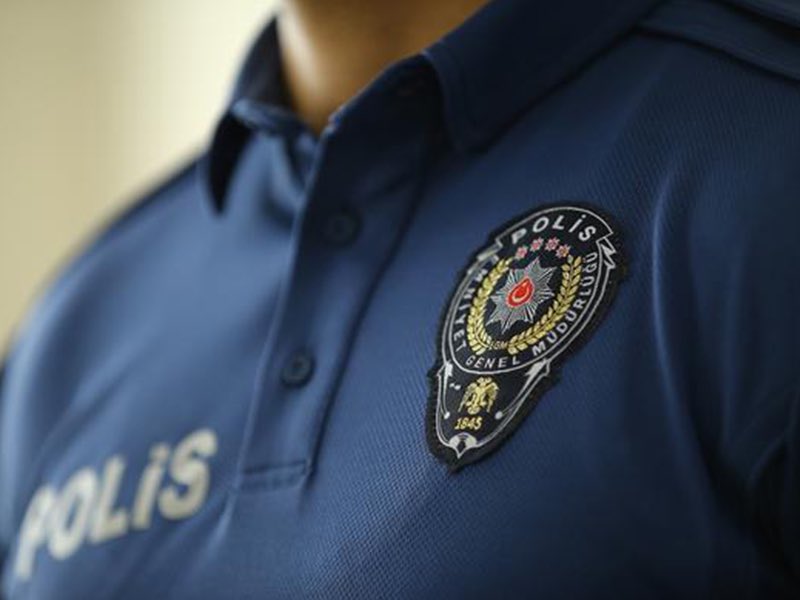 Türk Polisine VUR EMRİ versin diyorum‼️

KATILIYOR MUSUNUZ? 🤔