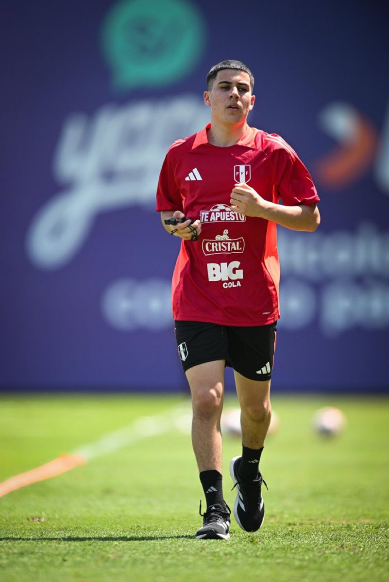 PERUANO DEL BAYERN, Felipe Chávez, se entrena con la SUB 20. Hijo de padre peruano y madre alemana. Empezó su carera en el FC Augsburg y en el 2019 pasó al Bayern Múnich. Juega en la mitad de la cancha. @PulsoSportsPeru