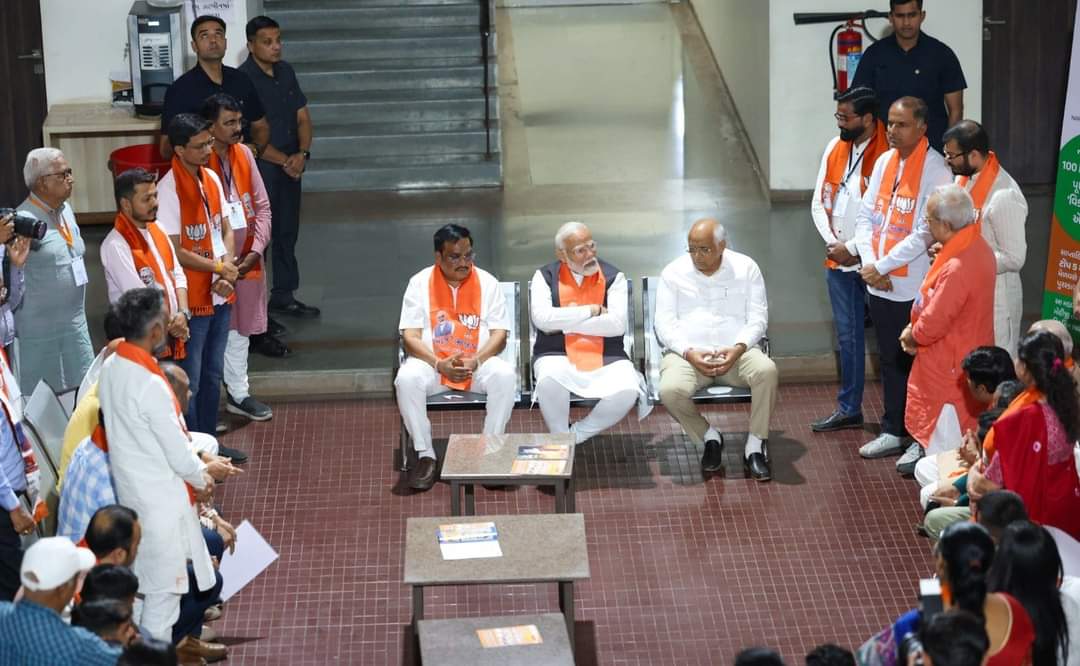 PM Narendrabhai Modi visited Gujarat BJP headquarters in Gandhinagar last evening