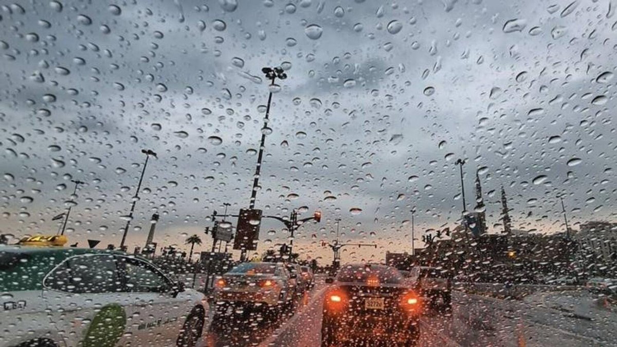 📢 Severe Weather Alert in Abu Dhabi‼️ Warning of rains, thunderstorms and hail forces the #LossAndDamage Fund Board meeting to shift online. This is a stark reminder of the #ClimateEmergency we are facing globally! #ClimateCrisis khaleejtimes.com/uae/rains-thun…