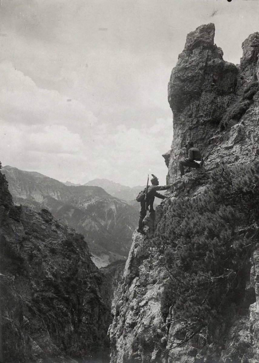 @fasc1nate Austro-Hungarian patrol in the Carnic Alps 1916.