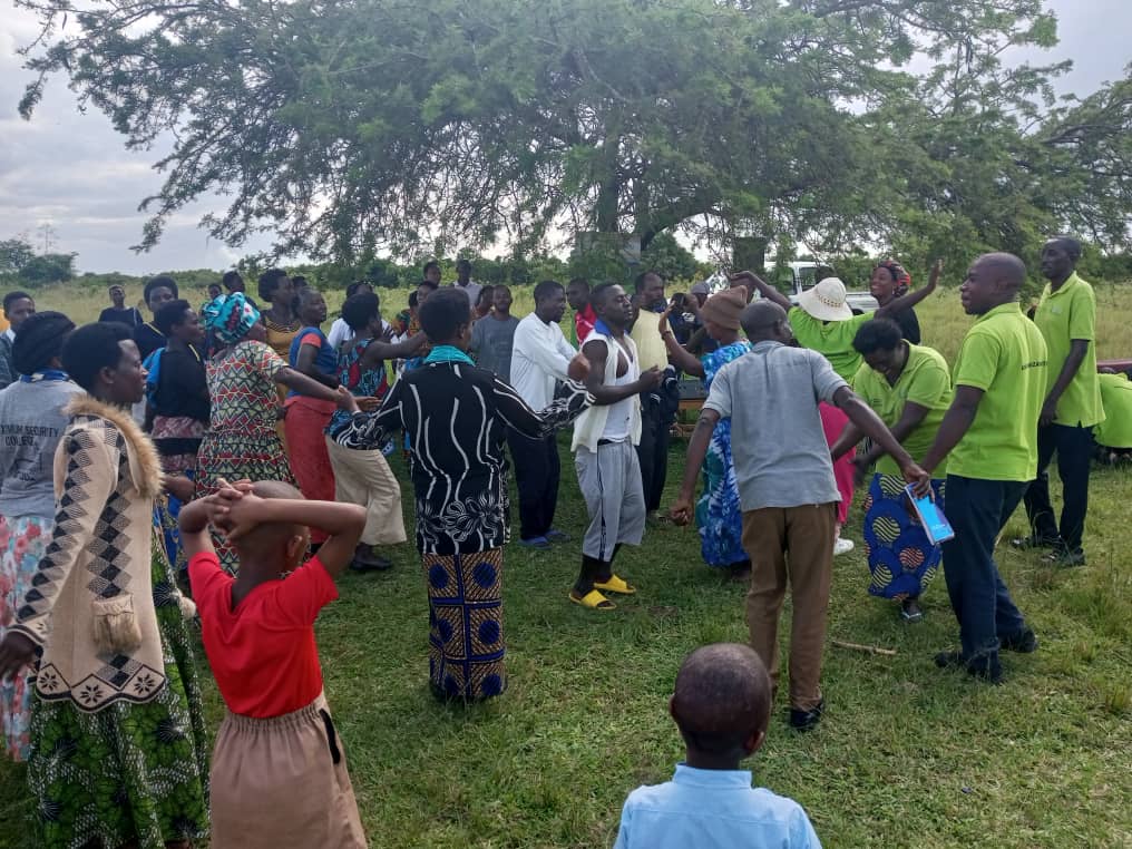 On going mental health awareness in @NyagatareDistr participants testifying the great impact #Bahoneza project sponsored by @Imbuto people were rejected, depressed but safe space helped them to come out with resilience. @UyisenganImanzi in action.@ChasteUwihoreye