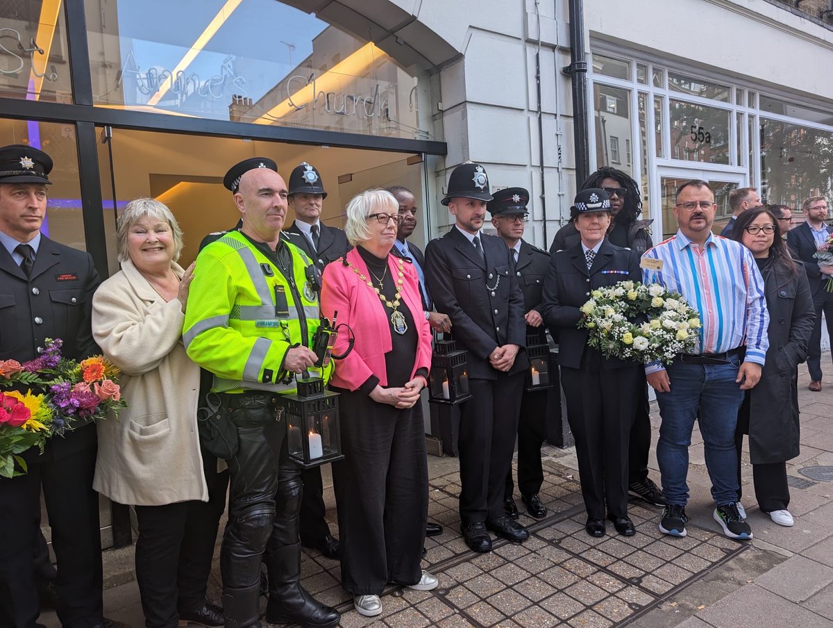 Paying our respects to those who lost their lives and were injured 25 years ago at the tragic bombing of the Admiral Duncan pub in Soho.⁦@LondonFire⁩ ⁦@MPSSoho⁩