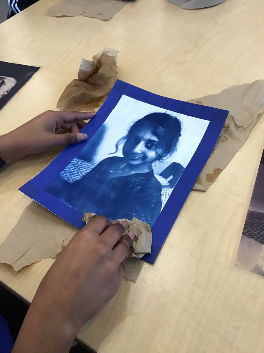 Visual Comp I students had a busy day outside developing their Cyanotype Portraits! @AFMSChargers