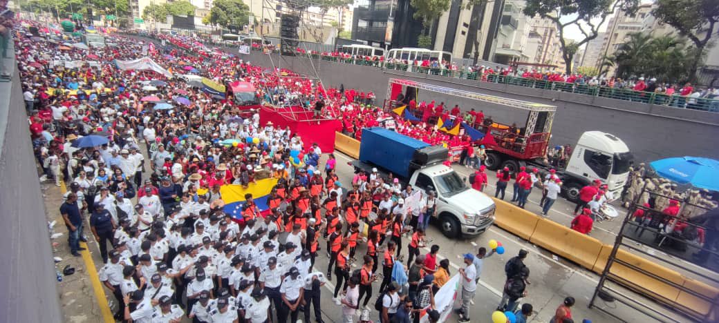 MijpVzla's tweet photo. #1MAY || En unión cívico militar policial, el pueblo venezolano participa en la Gran Marcha por el Día Internacional del Trabajador, una jornada marcada por la alegría y el tricolor, que ratifica el compromiso por la patria.

#MayoDeTransformación https://t.co/PJadrjrdjd