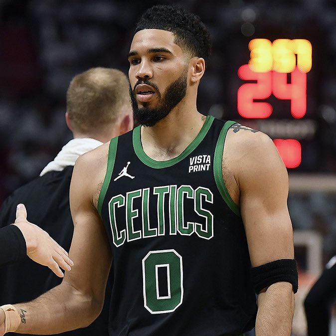 Jayson Tatum in the last 2 games: 21 PPG 36% FG 30% 3PT SUPERSTAR? 👀🤢🤮💀