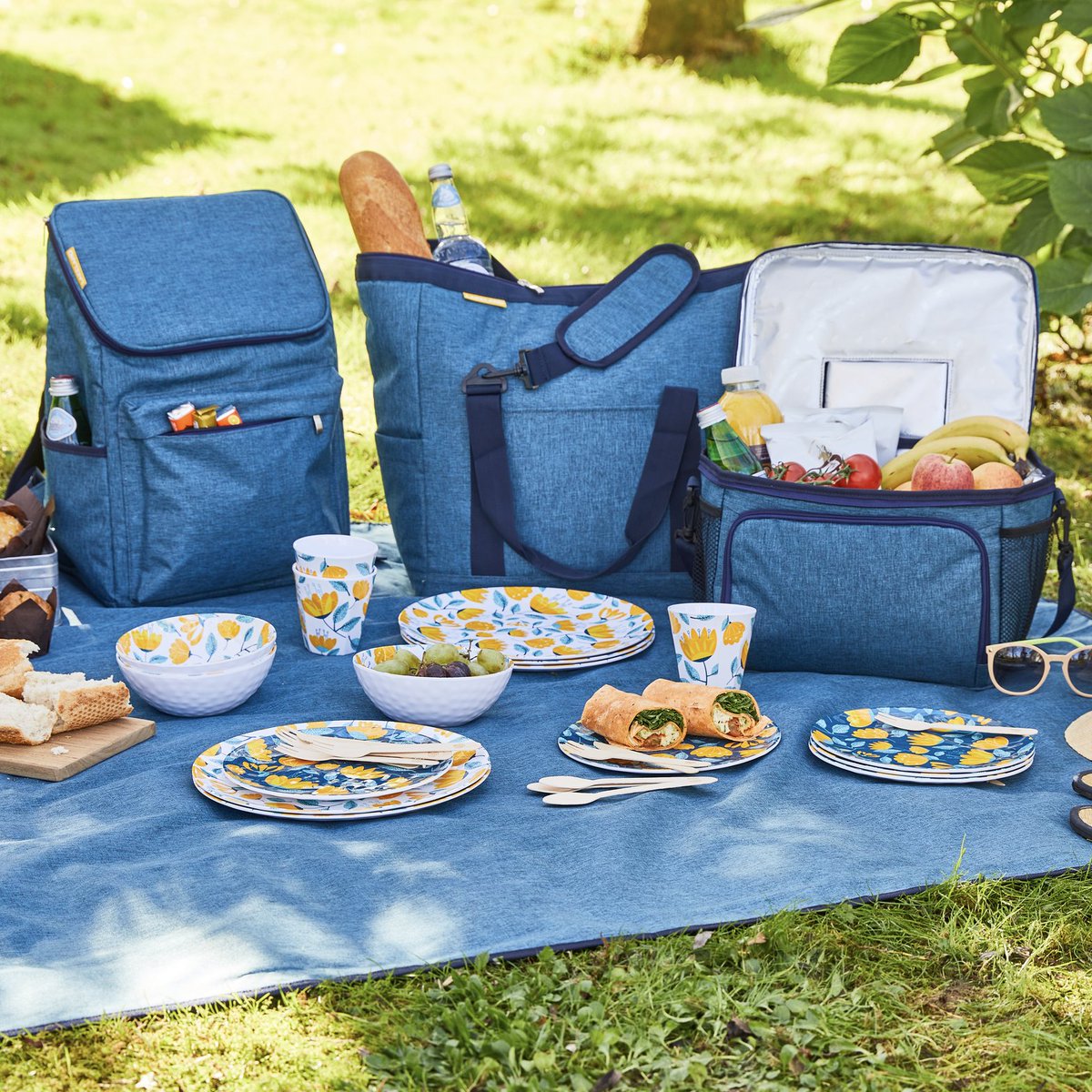 Fact – food tastes better outdoors especially when the sun is shining. And nothing says ‘Great British summer’ better than a picnic. So, to make the most of the summer days and picnics, we’ve put together all our picnic essentials☀️ Read more here - lakeland.co.uk/inspiration/pi…