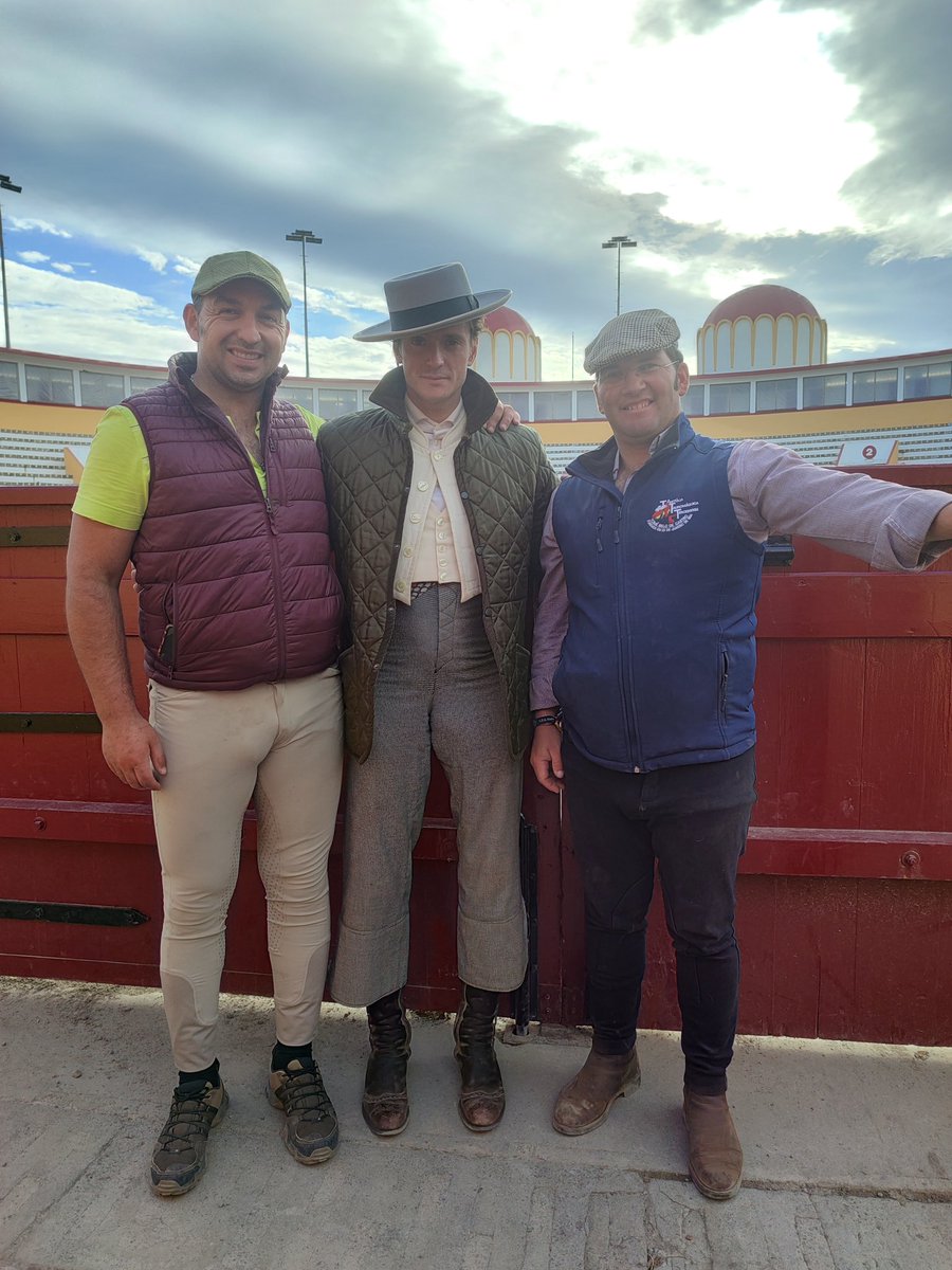 Con Silvano y Vitor. Dos grandes picadores Portugueses. Terminado un día largo y bueno de preparación y buena compañía