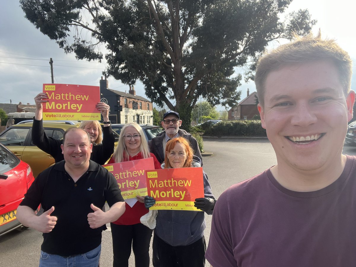 Lovely evening campaigning in Stanley village to round off what has been an excellent local election campaign. Tremendous support for Labour’s @matthewmorley7 🌹 #LabourDoorstep #eveofpoll