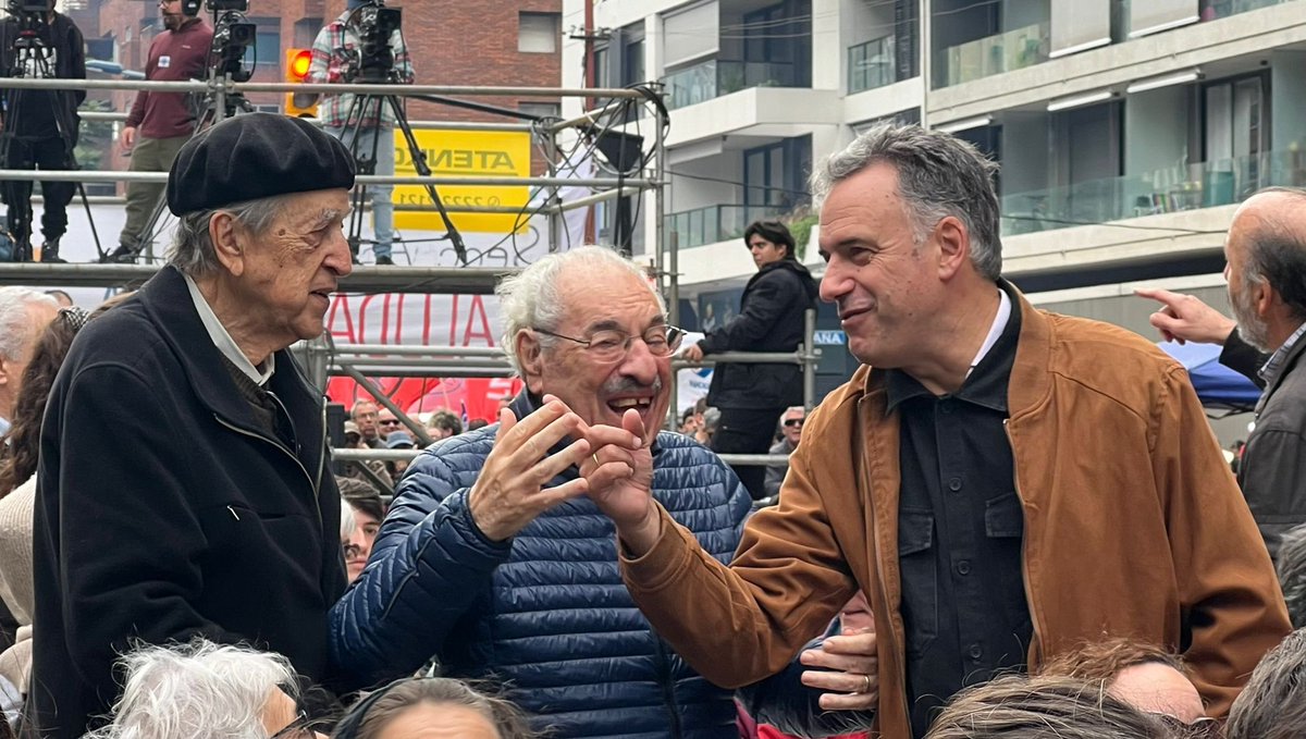 Referencia, compromiso y generosidad. En el acto del 1o de Mayo José Díaz y Alberto Couriel siempre con el entusiasmo y cariño de sus jóvenes 92 y 89 años. Enormes.