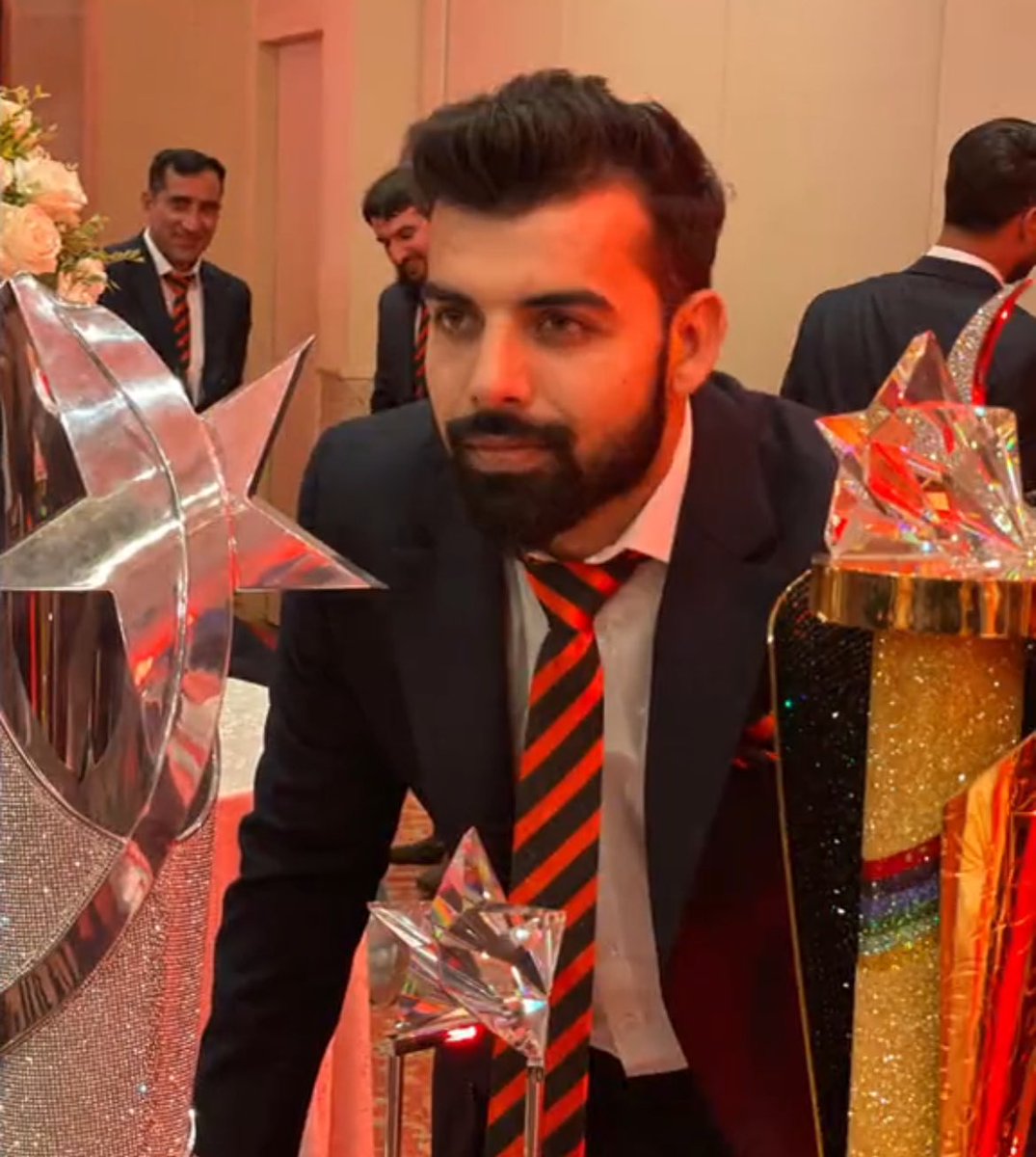 He dreamed he came he failed he tried and he conquered now Shadab have own trophy✨☝️📌 #shadabkhan #IslamabadUnited
