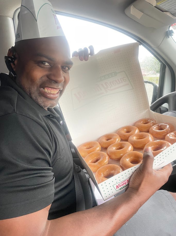 It’s all about balance 🍩💪🏻 David and Trevor had to stop for some Krispy Kreme Donuts while out making some deliveries! #balance #fitness #outondelivery #delivery