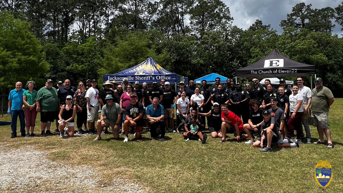 The @thecoe22 recently extended a warm invitation to local first responders for a special Appreciation BBQ and Car Wash event! Before starting off their shifts, #YourJSO Officers were treated to a delicious meal and had their vehicles washed, starting their day off on a high…
