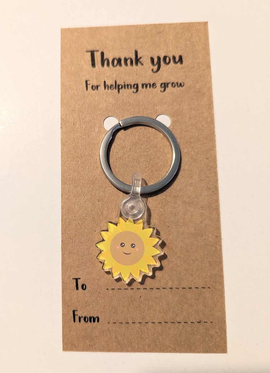These keyrings make great little gifts for teachers Choose from 2 designs andrealemindesign.etsy.com #handmadehour #teachergifts #fab #sunflower