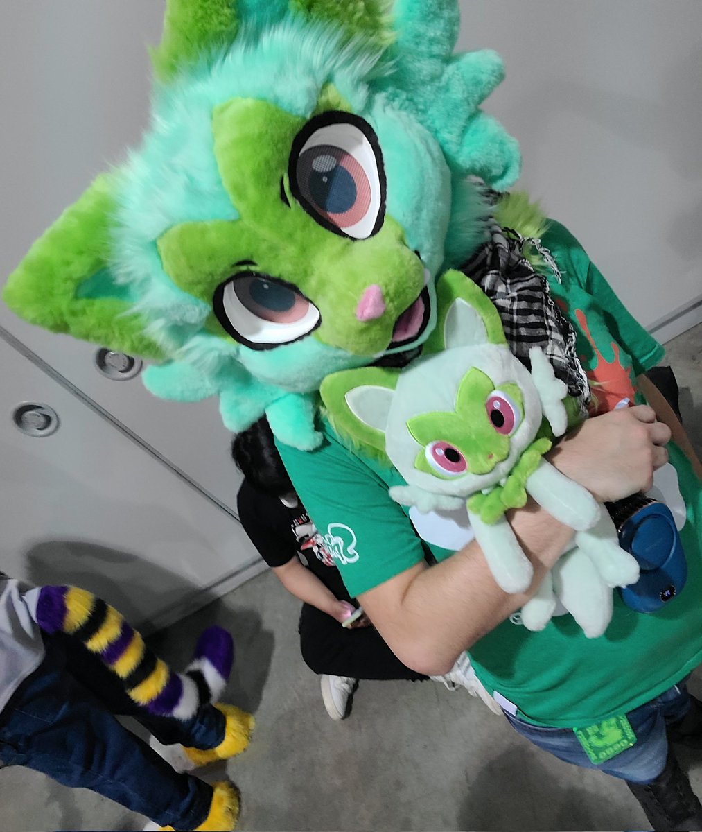 Reizo_Kat's tweet photo. Updated about me!

I'm Reizo, married to @/DroleDeMatou 💙

I'm a fursuiter, gamer, art lover, car enthusiast, and horror fan. My fursuits are by @/bluefox_kr and @/belovedfoxx.

My main fursonas are my black cat and sprigatito, both named Reizo! https://t.co/edHiRuxWoI