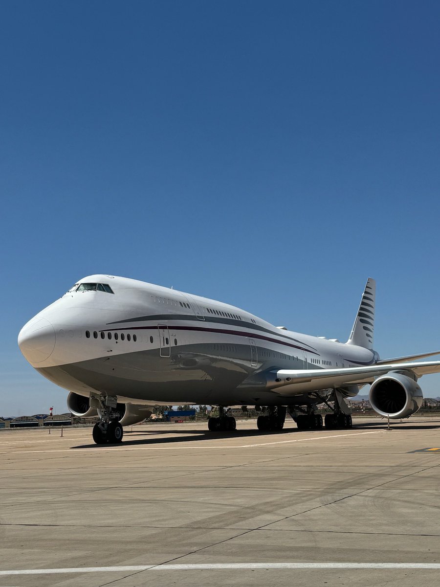 Venimos llegando de fin de semana de boda a Marruecos y me encuentro con este monstruo de avión que me hace recordarles a los envidiosos y resentidos colectivistas, que SIEMPRE hay un avión más grande y un rico más rico 😂... Hay que saber ser feliz con lo que tienes 😎 Nada…