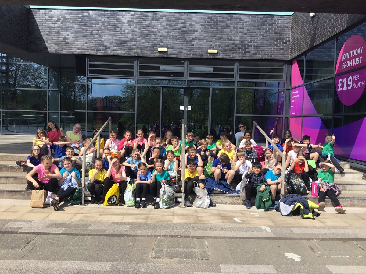 Yr5 walked into Northwich following signposts along the footpath and as we went under the arches a train passed us overhead! 💚☀️🚂 👋🏼 #davenhamgeography #localcommunity #northwich #encourageoneanother