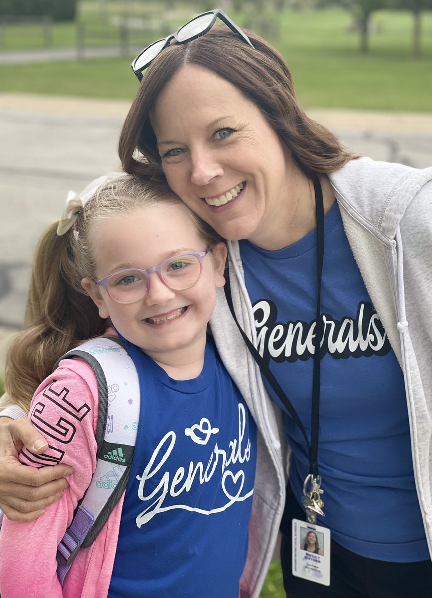 Starting our day with friends and a Walk to School!! ♥️👟