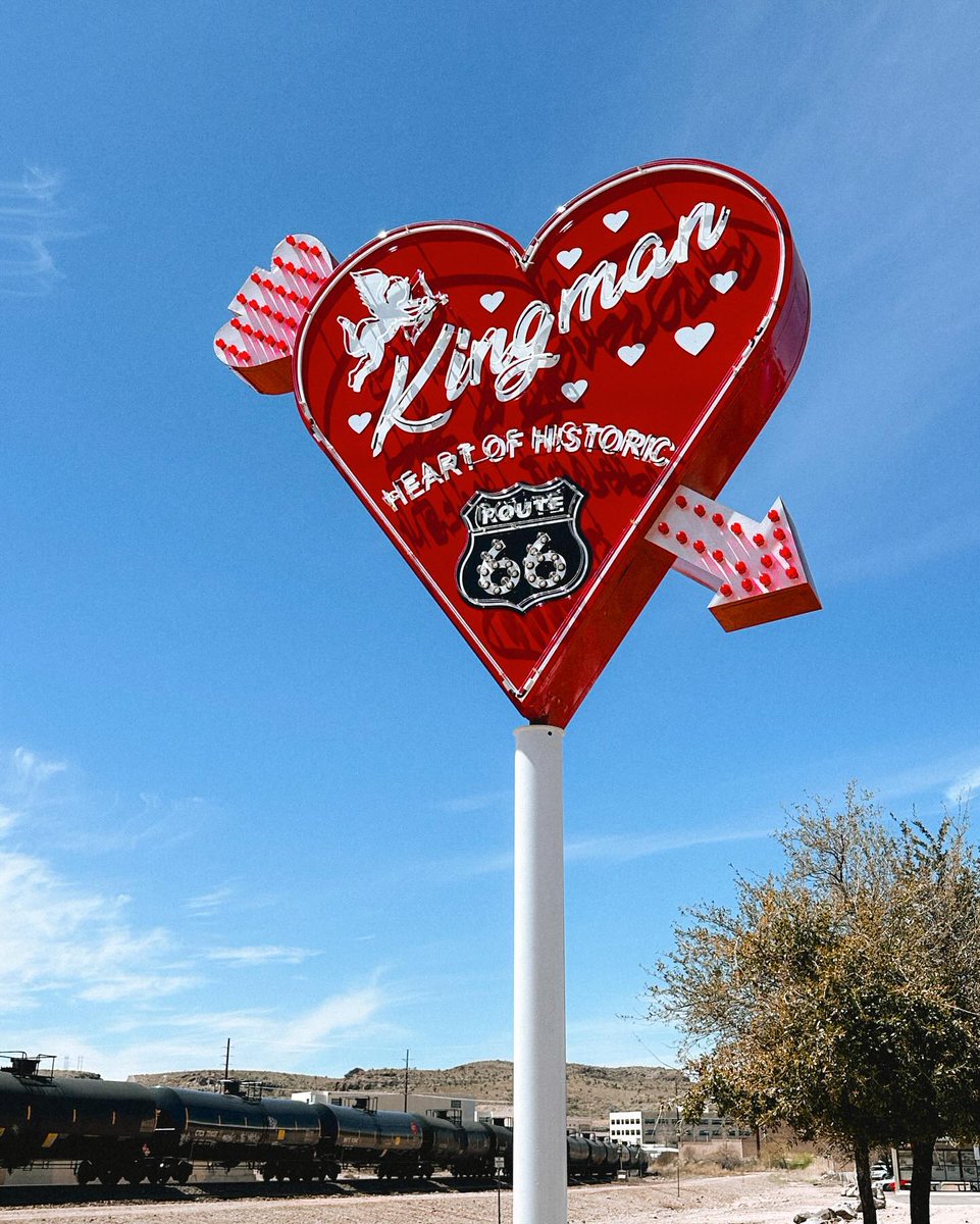 Our hearts are on the highway. ❤️ The Mother Road offers plenty of fun and quirky attractions to enjoy along the drive. Make a stop at Kingman: bit.ly/3dPoknQ 📷: @PetraCupcake