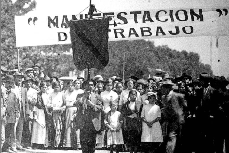 En México, en 1913, los afiliados de la Casa del Obrero Mundial declararon públicamente el 1 de mayo como Día Internacional del Trabajo y en ese mismo año llevaron a cabo el primer desfile obrero.