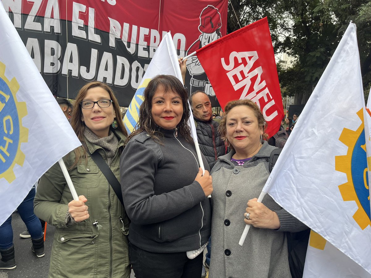AnatrinpIPS's tweet photo. ANATRINP prewente junto a la ANEF este 1 de mayo, DÍA DEL TRABAJO

¡VIVAN LOS TRABAJADORES Y LAS TRABAJADORAS!

#1DeMayo 
#1DeMayoALasCalles 
#DiaDelTrabajador https://t.co/eOZf5ExuYu