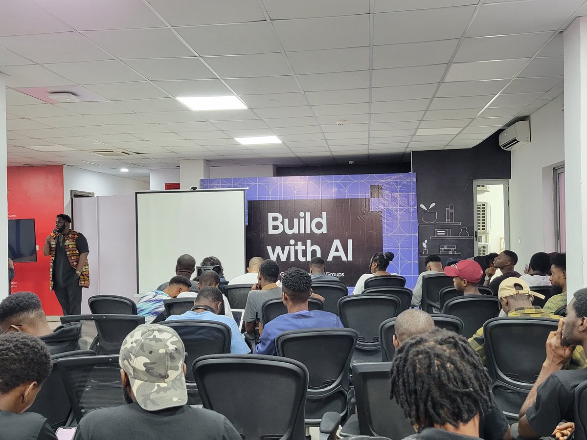 It's demo time at the last day of the #BuildWithAI Regional Hackathon 🚀 in partnership with @gdglagos and @GomycodeN Excited to see all the amazing products that have been built!