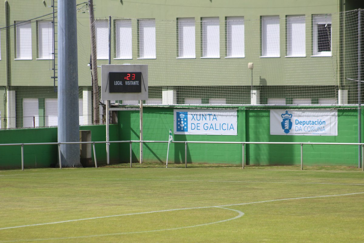 ⛅️ Boas tardes, familia! 🏟️ Xa estamos na casa con todo preparado para contarvos a 32ª tarde de fútbol do curso. ⌛️ Xa descontamos minutos para o inicio do choque #UDSomozas | #SomozasArosa | #TerceraRFEF