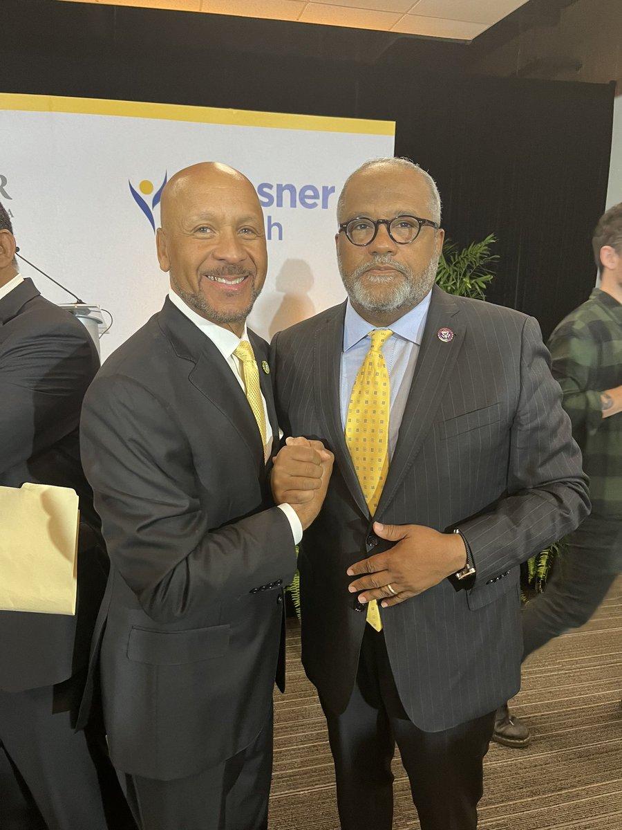 It was an honor to join my alma mater @XULA1925 for the official signing ceremony of the Xavier @OchsnerHealth College of Medicine! This partnership is monumental for #LA02, #Louisiana, and the advancement of health equity in our nation.  @XULApres