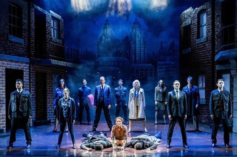 #REVIEW - Blood Brothers at @brumhippodrome 'delivering an experience which resonates in our hearts long after the final note has been sung' northwestend.com/blood-brothers… @BKL_Productions
