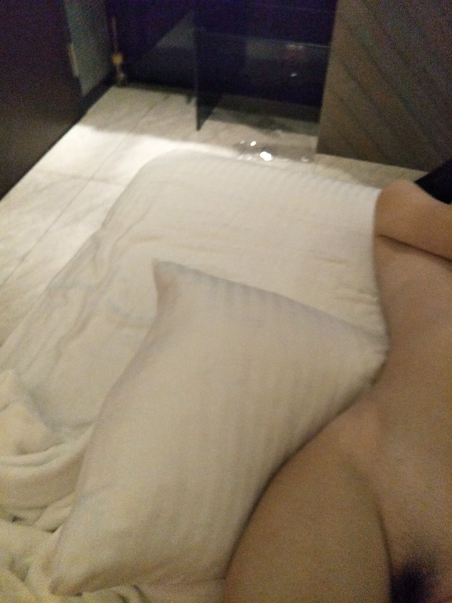 jacky594287's tweet photo. 前陣子🦭學妹一直有身材焦慮的問題

🦭：你會不會覺得我的🐻太小啊
🍫：是有點小啦（討打 
🍫：但是腿的部分有贏回來啊😂

大家覺得呢

#學妹 #單男 #單女 #聯誼 #ntr #3p #戀愛炮 #學生 #大學生 #台北 #新北 #佛系更新 https://t.co/Cj85rT6bba