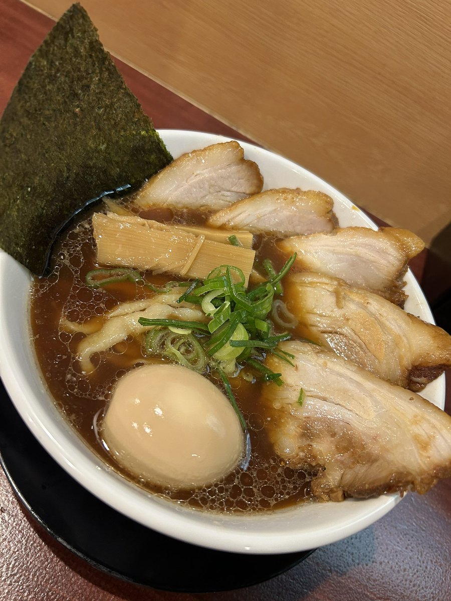 超多加水純手打ち麺 仁しむら（布施）
手打ち醤油中盛＋全部増し＋のり
仁しむらさんのレギュラーメニューは塩の方か好み🤤マスターは醤油でしょ！言うてたし、結局両方とも旨い😋
ご馳走様でした🐷
24-087
昨日の夜ご飯