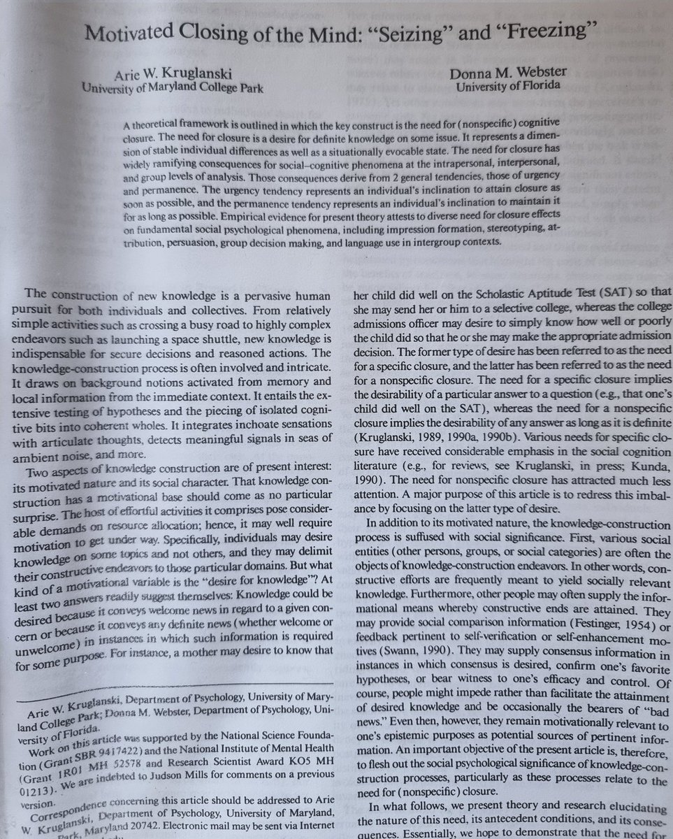 Znalazłam na strychu pudło ze studiów  😱🙈👇😜🤭.
Fajny dobry, rozwijający czas.
1. Ciekawe czy wiecie do czego ta karta z nazwami kolorów.
2. Notatki z lektur o dehumanizacji - odnieście je do rzeczywistości
3. Komentarze do artykułu pisałam z tyłu na xero, teraz w Mendeley :)