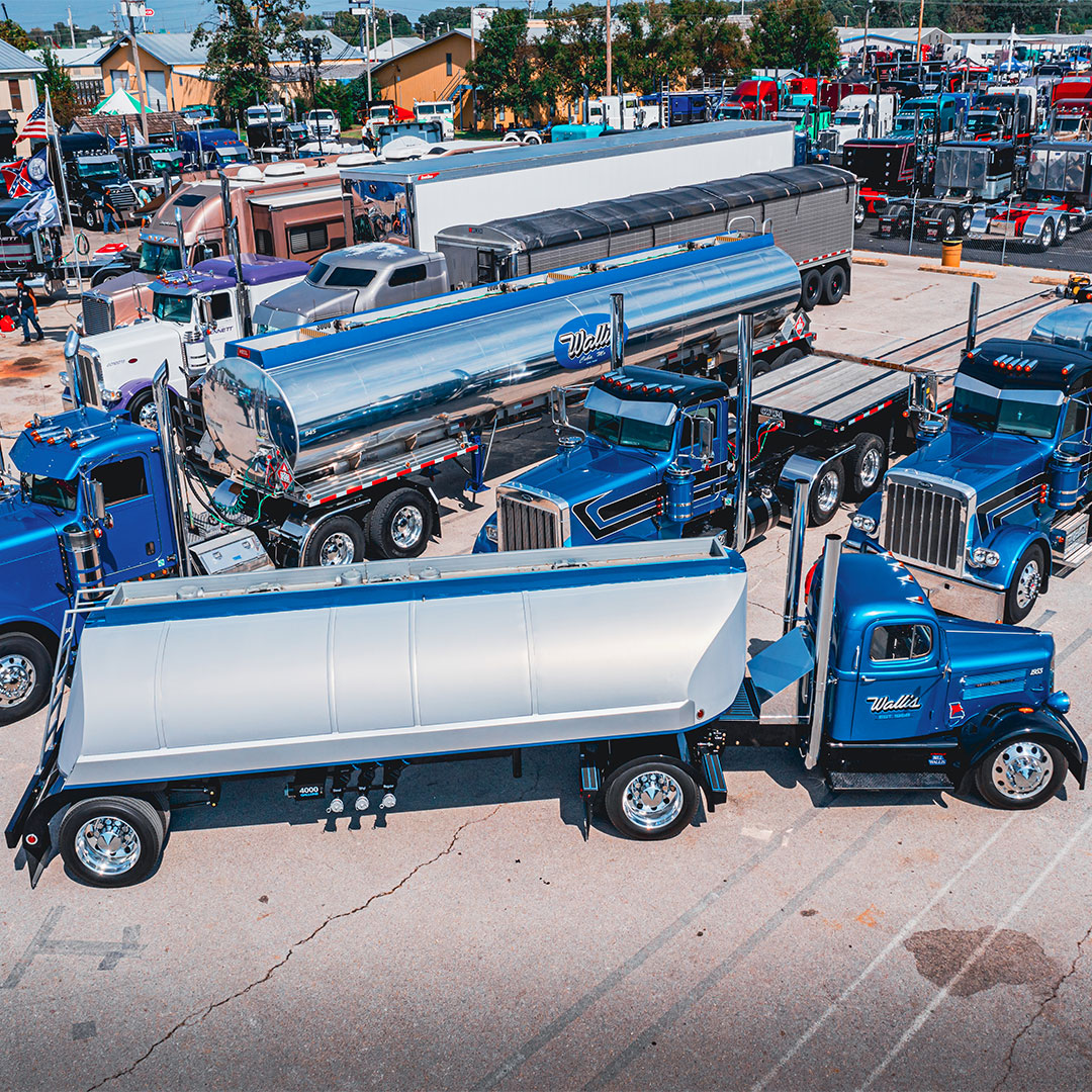 Check out that sea of blue beauties! Which one's your favorite❔

#4StateTrucks #ChromeShopMafia #chrome #chromeshop #customtrucks #semitrucks #trucking #customrig #bigrig #18wheeler #tractortrailer #largecar #cdldriver #trucker #truckers #longhaul #diesel
