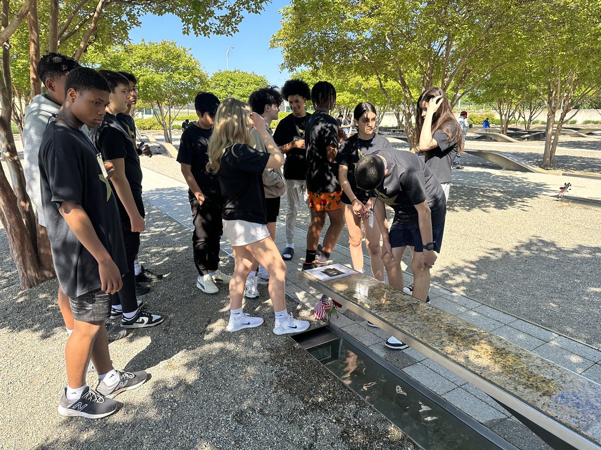 Our @geislerwolfpack 8th graders are busy this morning! We stopped at the Pentagon 9/11 Memorial. On the agenda today is also Arlington National Cemetery, Smithsonian Museums, and Medieval Times! #WEareWLCSD #GMSinDC