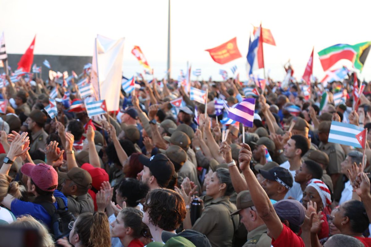 #PorCubaTodosCrecemos 
#JuntosSomosMásFuertes 
#JuntosSomosMás 
#JuntosConstruimosLaPaz 
#Cubacopera 
#CubaViveEnHistoria 
#CubaSalvaVidas 
#CubaPorLaSalud 
#EstaEsLaRevolución