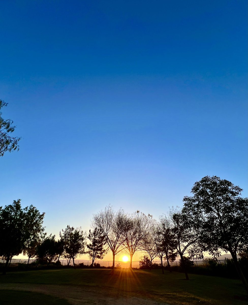 Good Morning From #SoCal!🌞 
#WednesdayMorning #Sunrise  #SunrisePhotography #Spring #Sky #SkyPhotography #May #MayDay