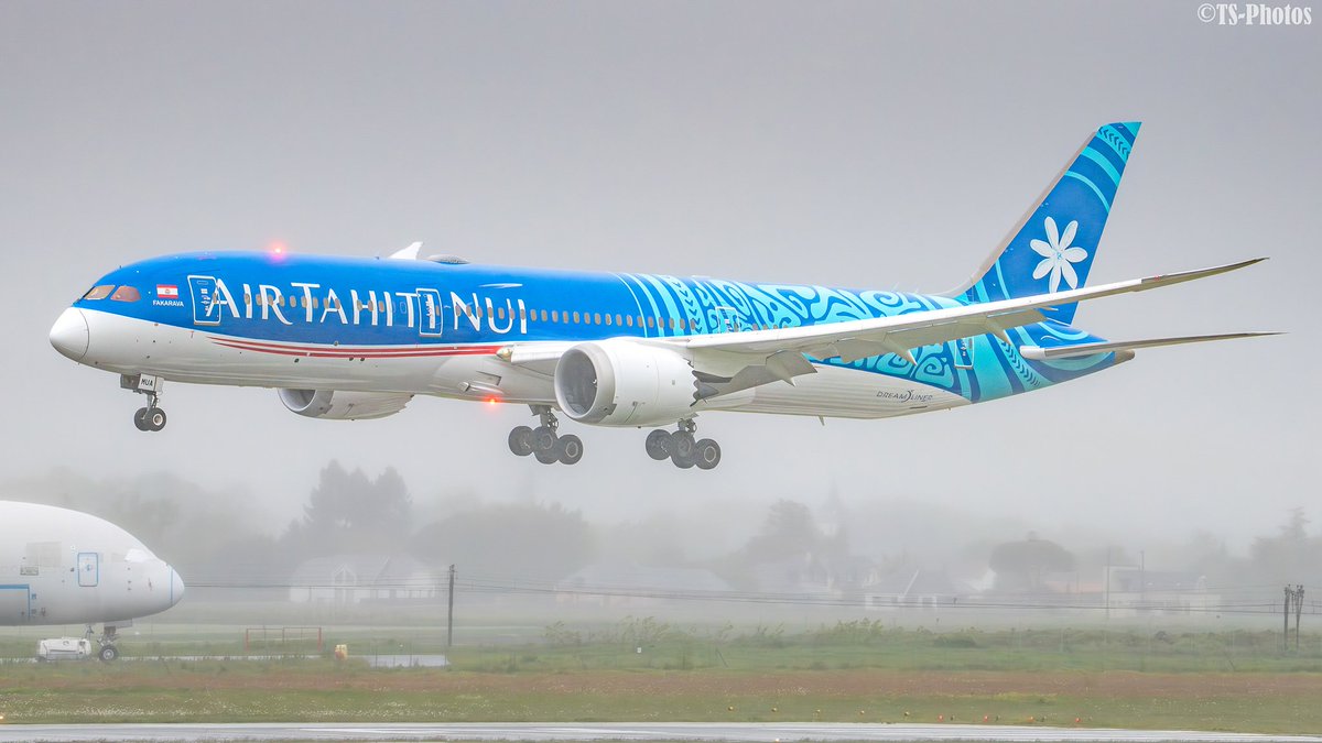 Semaine Boeing à Tarbes-Lourdes 📸
Arrivée du 787-9 'Fakarava' de @AirTahitiNuiFR ce matin.