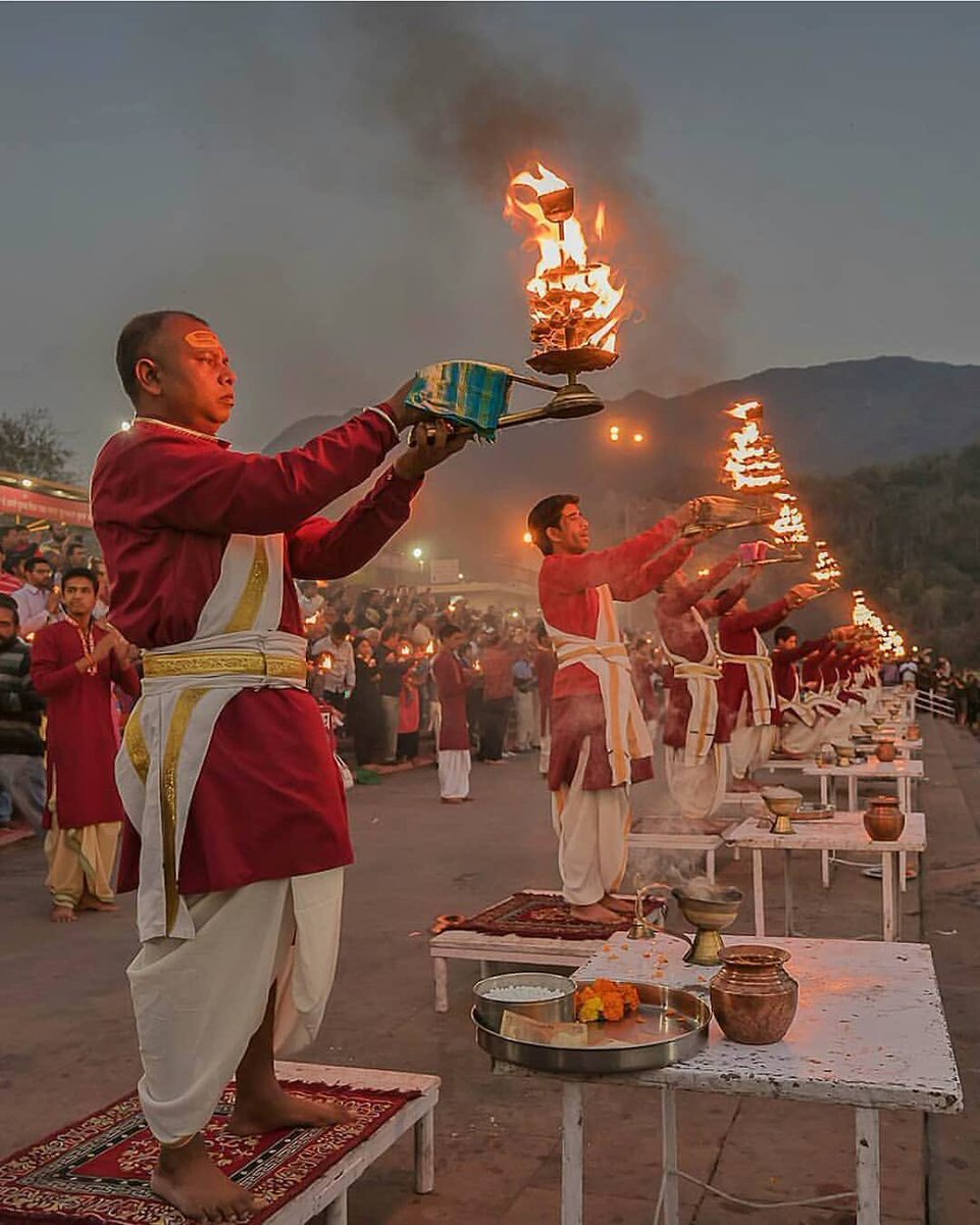 Explore the tranquil beauty of #Rishikesh, where the serene Ganges River winds through the majestic Himalayas. Immerse yourself in yoga and spirituality, finding inner peace amidst breathtaking scenery. Don't miss the captivating Ganga Aarti, a gentle ritual that lights up the