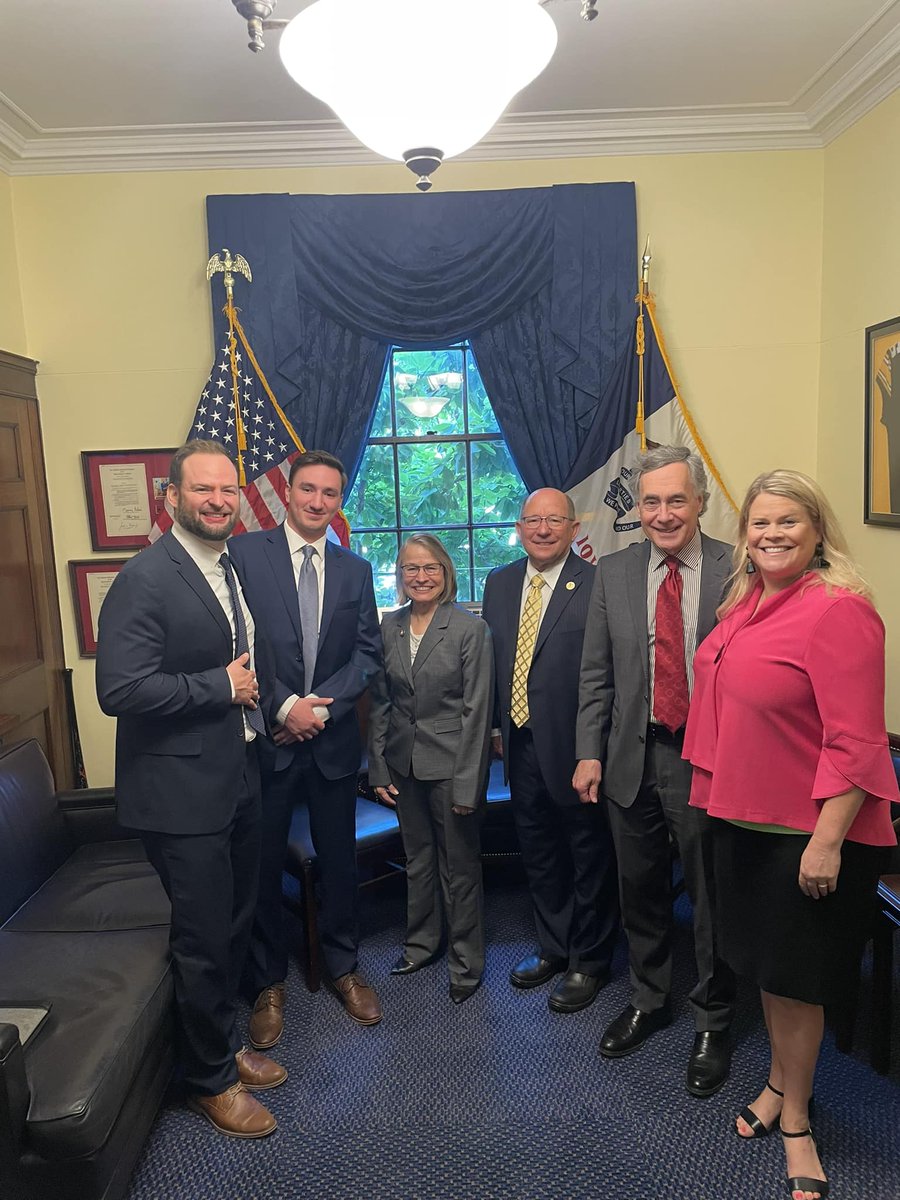ICEF began @ConsEnergyNet Congressional Fly-in conversations this morning with @RepMMM. The team highlighted how clean energy technology has benefitted Iowa’s economy and discussed its future impact. Thank you, @CRESenergy CEO Heather Reams, for joining us. #CleanisRight