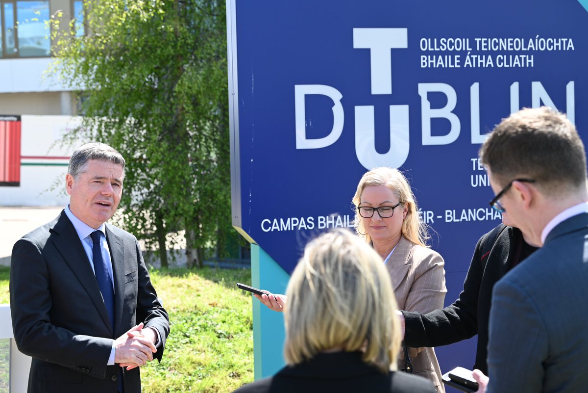 Minister @Paschald today launched the updated Project Ireland 2040 Progress Tracker while visiting @TUDublin_BN. More here: tinyurl.com/mr2nkrv5 'This new Teaching Building is an excellent example of the type of project being developed under the National Development Plan'